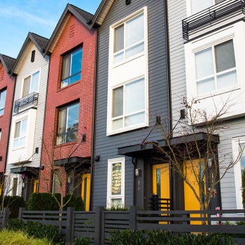 A row of new real estate townhouses or condominiums.