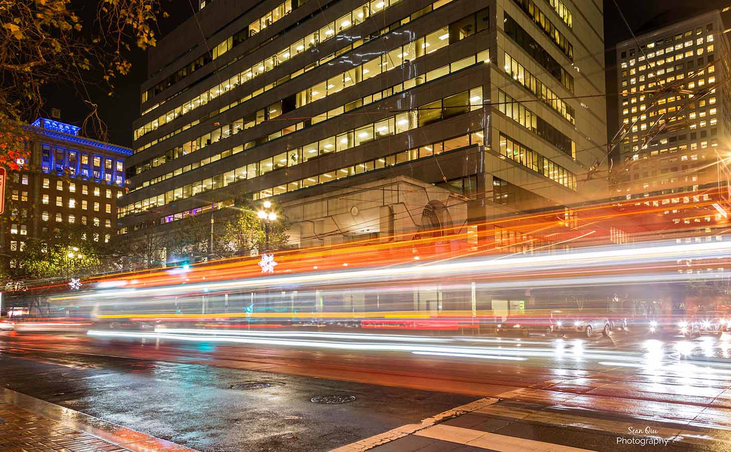 Car trail in front of the SF Fed. Photo by Sean Qiu.