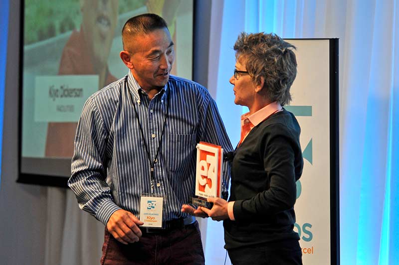 SF Fed Facilities Engineer Kiyo Dickerson receives employee award from
  President Mary Daly.