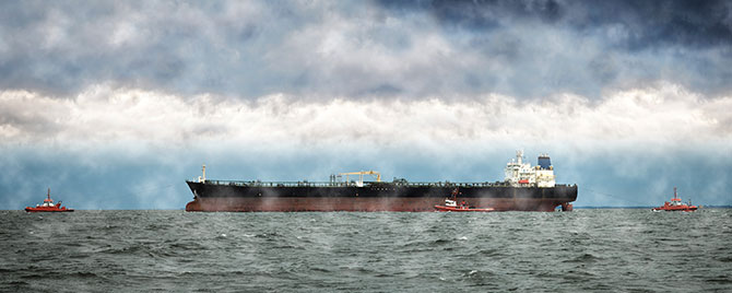 Korea’s Shipbuilders and Lenders Navigate an Oil Storm